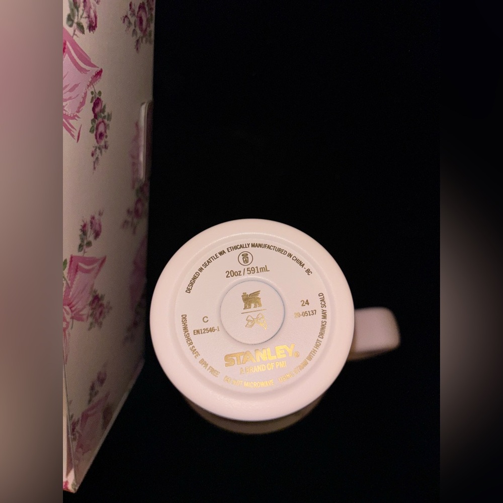 STANLEY X LOVESHACKFANCY HOLIDAY QUENCHER - 20oz in Rosa Beaux Pink -NEW in Box! - Picture 6 of 6